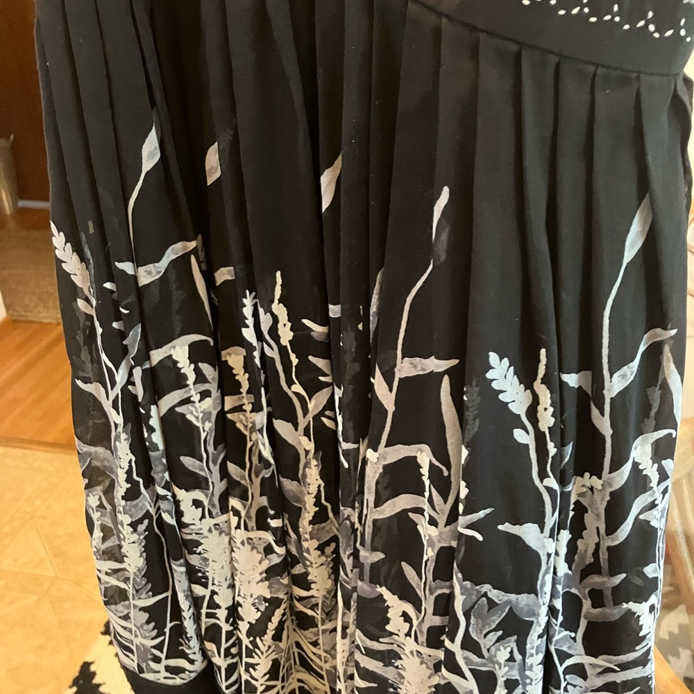$119 BCBG MaxAzaria black & white floral pleated cocktail dress tulle hem Size 2 - Picture 3 of 12